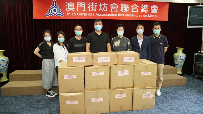 广东会集团代表向街总送上抗疫物资 广东会集团代表向街总送上抗疫物资